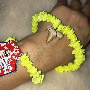 Unisex SeaShell Shark Tooth NEON YELLOW Choker Necklace NWT